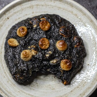 Black sesame cookies