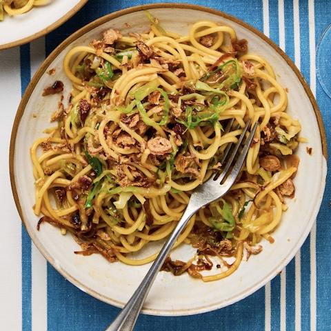 Cabbage and caramelised onion spaghetti