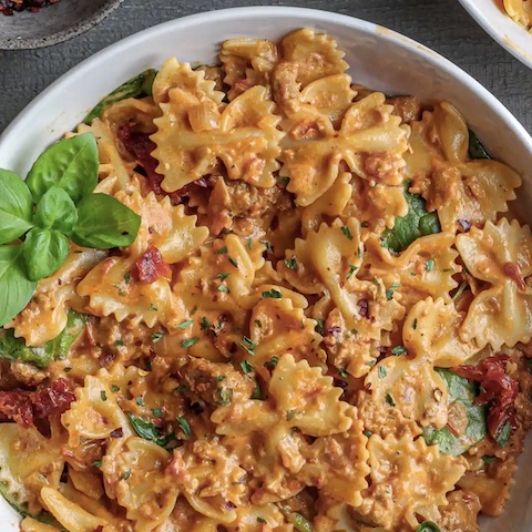 Creamy farfelle with spinach
