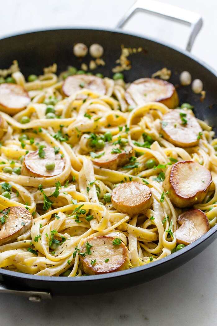 Fettucine with peas and mushrooms