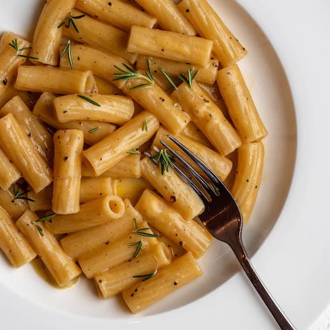 Garlic butter macaroni