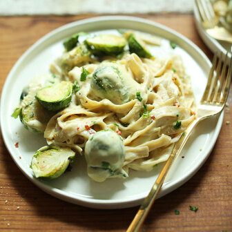 Garlic pasta with brussels sprouts