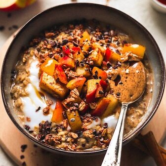 Apple and almond butter oats