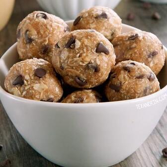 Peanut butter protein balls