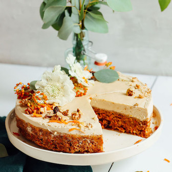 Raw carrot cake