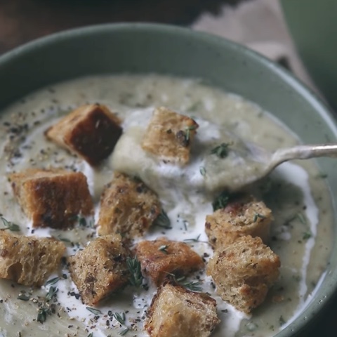 Roasted cauliflower soup