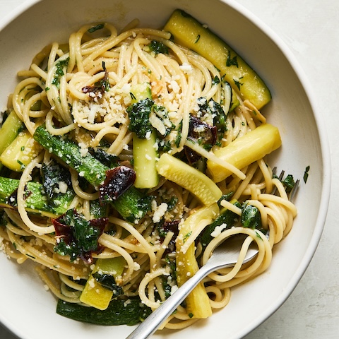 Spaghetti aglio e olio with courgette