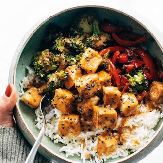 Spicy peanut tofu bowls
