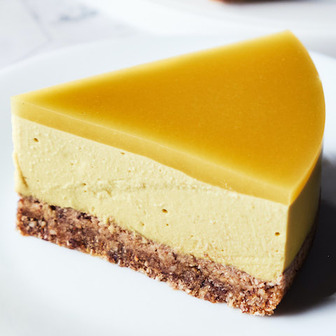 Vegan mango cheesecake